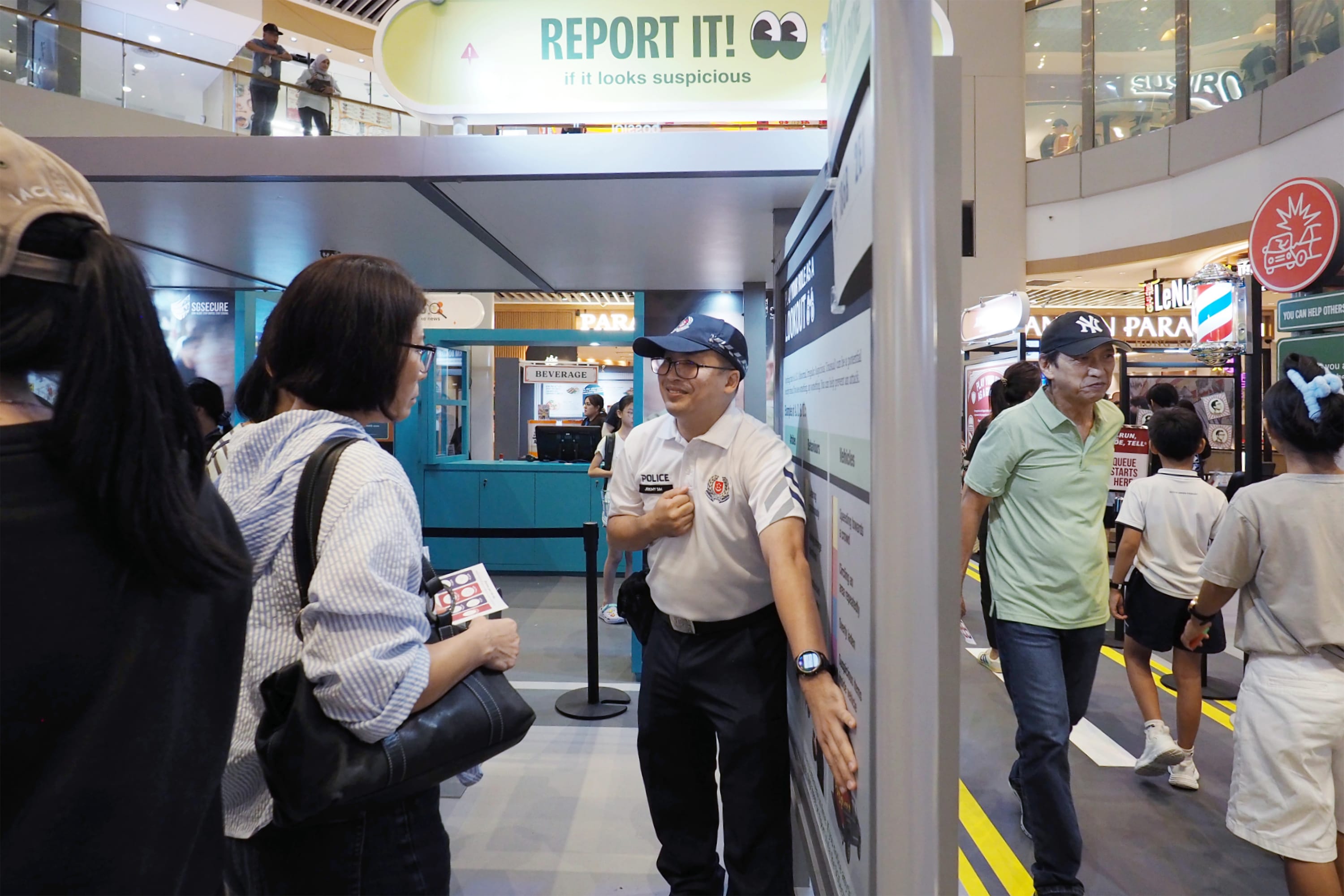 Police officer explaining what to do when you saw suspicious items